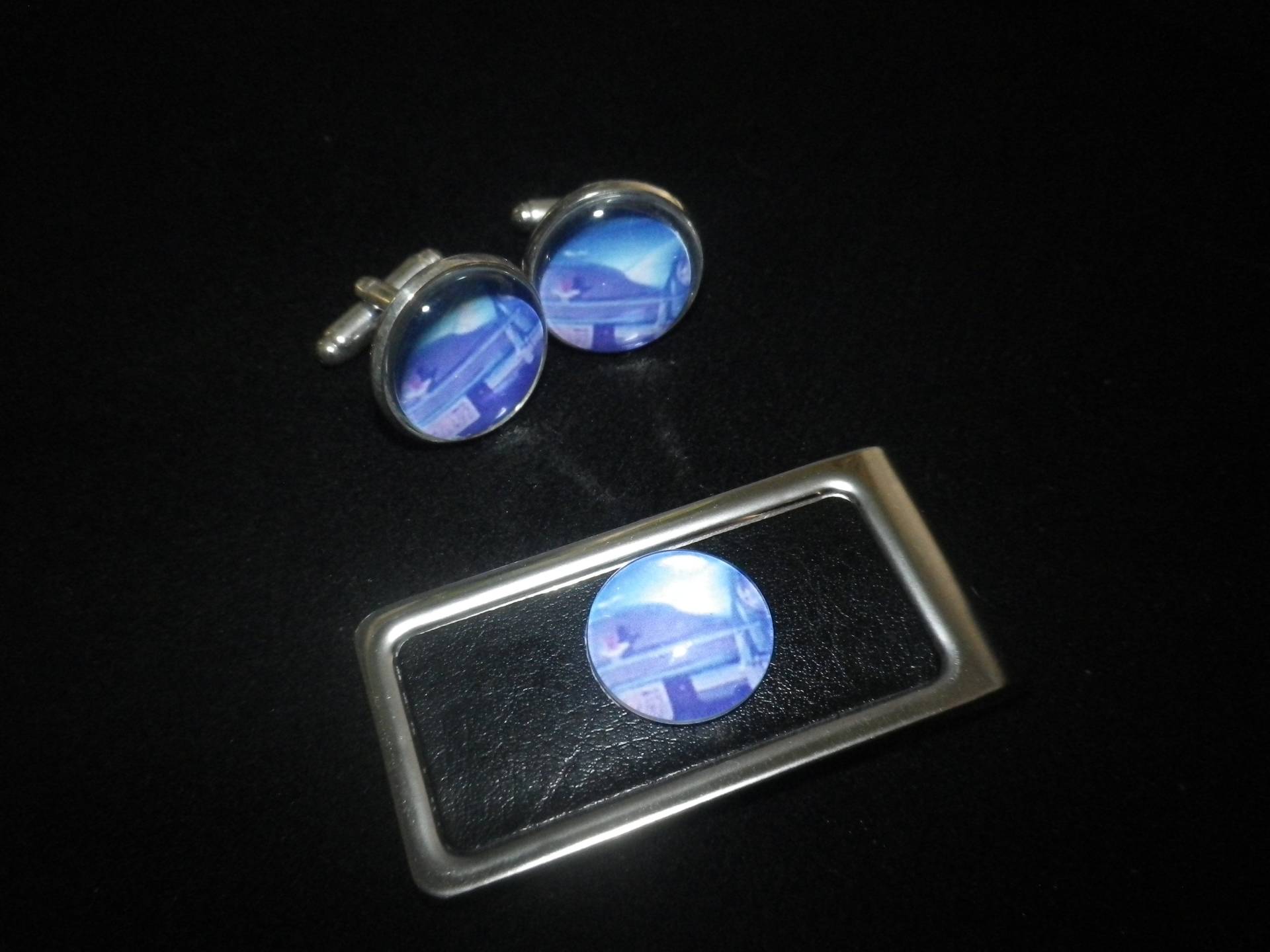 Geldklammer Aston Martin Db5, Edelstahl, Passende Manschettenknöpfe Und Krawatten -/Reversclip Erhältlich, Schöne Geschenke Für Besondere von YatesandCoLondon