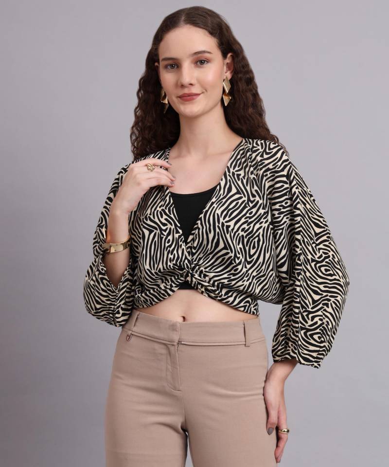 Cropped Bluse Mit Zebra-Muster - Schwarz Weiß Wickeloptik V-Ausschnitt Handmade Viskose Kunstvolle Statement von YatraDesign
