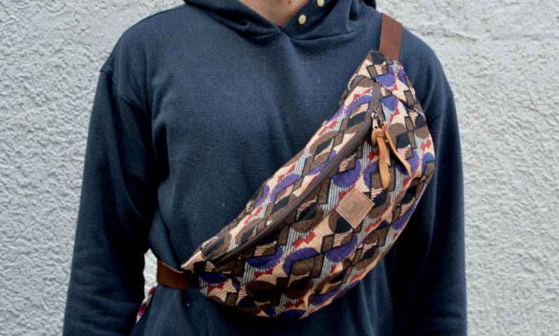 xxl Bauchtasche Aus Baumwolle Mit Buntem Ethnomuster - Handgemachte Hüfttasche Verstellbarem Gurt, Unisex Crossbody Bag von YatraDesign