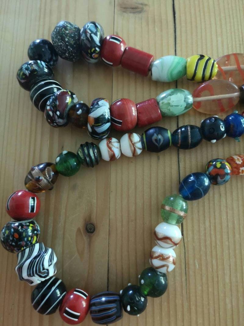 Kette Aus Ghana Mit Ca. 60%krobo Und 40 Prozent Modeschmuckperlen Kette Aus Ghana Mit Ca. 60%krobo Und 40 Prozent Modeschmuckperlen von Yayefallcreations