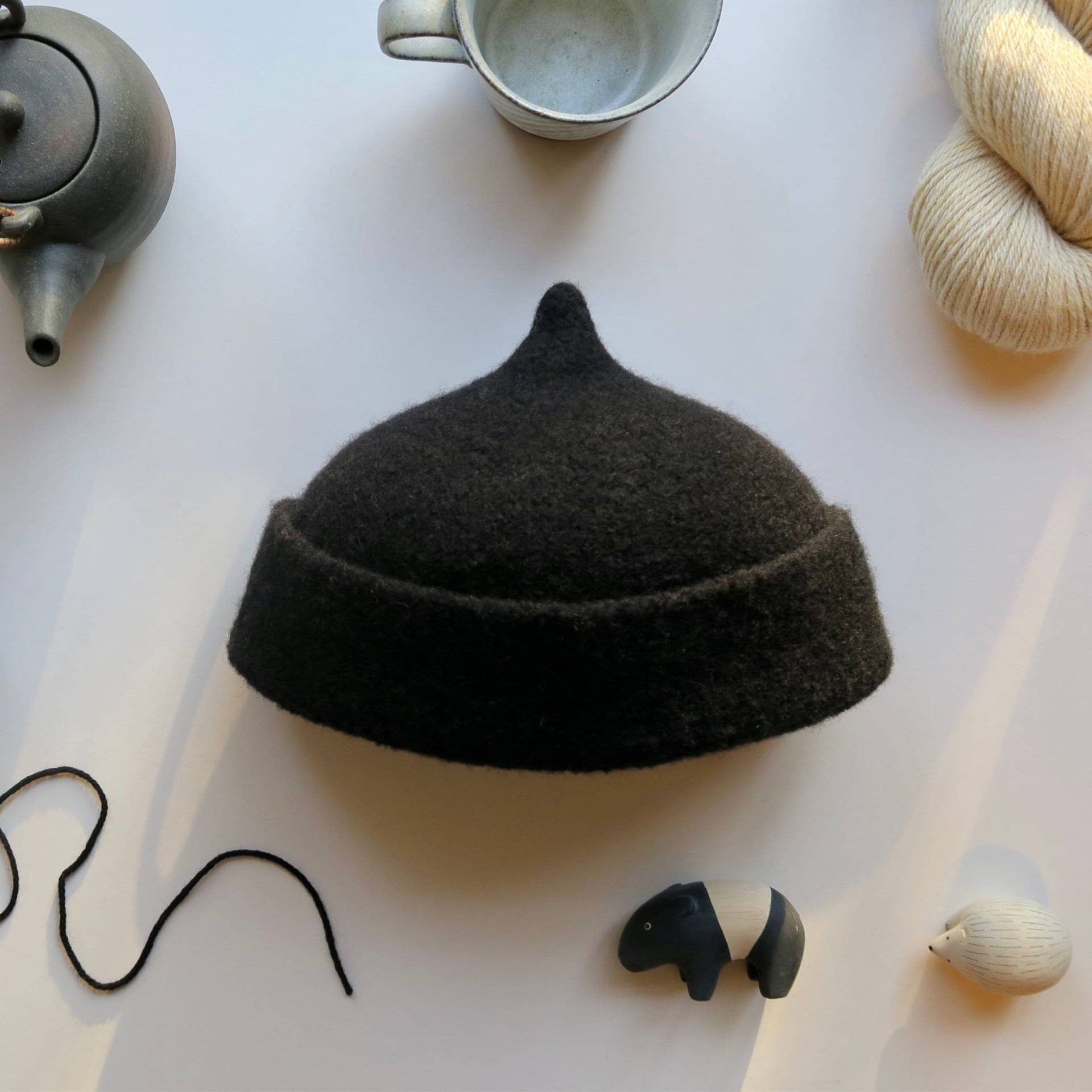 Black Woolen Hat, Handmade Winter Hat von YayiAndPony