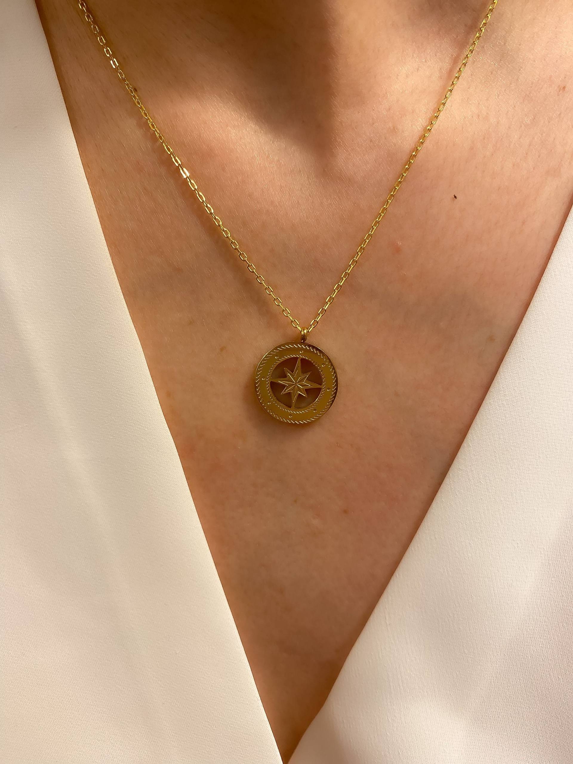 14K Gold Kompass Halskette, Nordstern Reisende Goldkette, Charme, Reise Geschenk 14K Gold Kompass Halskette, Nordstern Reisende Goldkette, Charme, Reise Geschenk von YazalJewelery
