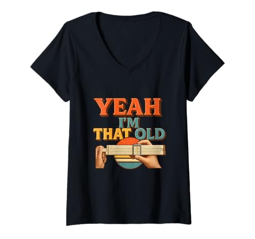 Damen Yeah I'm That Old Slide Rule Mechanischer Analogrechner T-Shirt mit V-Ausschnitt Damen Yeah I'm That Old Slide Rule Mechanischer Analogrechner T-Shirt mit V-Ausschnitt von Yeah I'm That Old Slide Rule Mechanical Analog