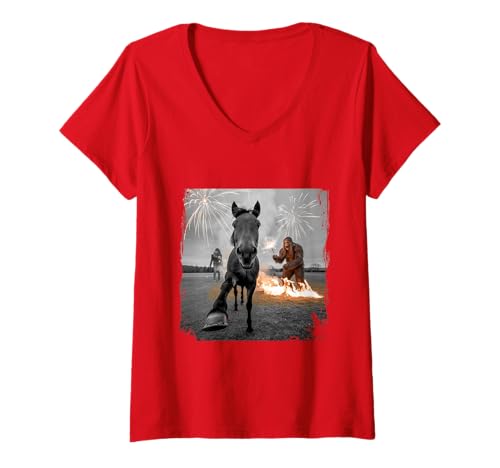 Damen Lustiges chinesisches Neujahrspferd Selfie Bigfoot Lunar T-Shirt mit V-Ausschnitt Damen Lustiges chinesisches Neujahrspferd Selfie Bigfoot Lunar T-Shirt mit V-Ausschnitt von Year of the Horse Zodiac Men Women Tshirts