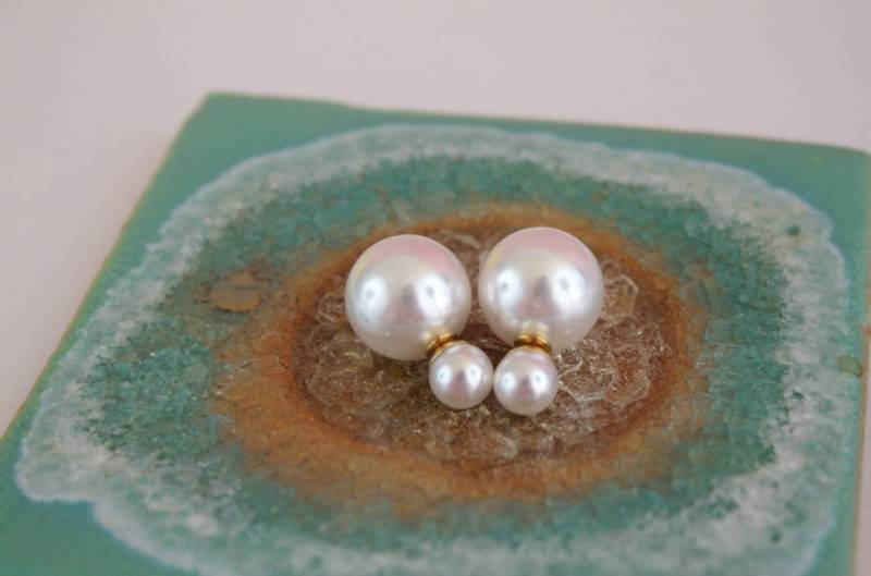 20 % Rabatt Auf Flash-Verkauf Pearl Doppel Kugel Ohrstecker Ohrringe Minimalistisch Double Sided Vorne Zurück von YeehawVintage