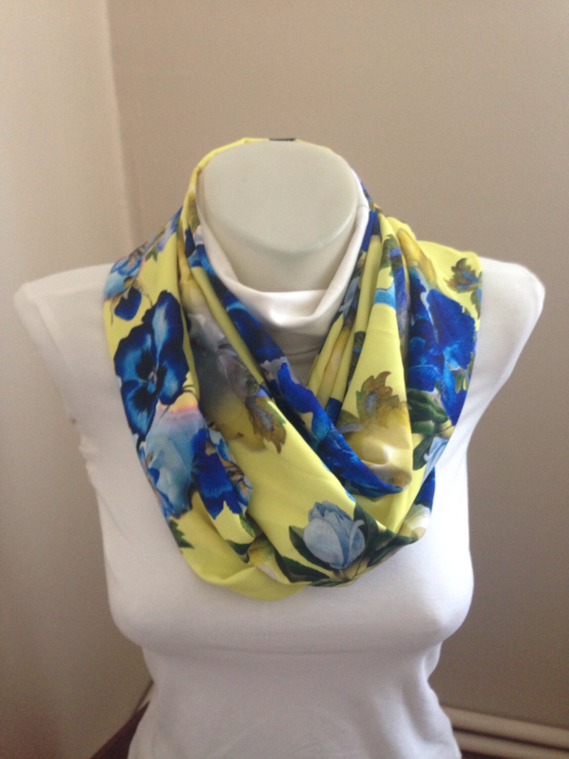 Blumen Schal - Blauer Schal, Weihnachtsgeschenk Stoking Infinity Geschenk Für Mutter Tante Schwester Oma Freundin Bester Freund Coworker Chef von Yellowcrochet