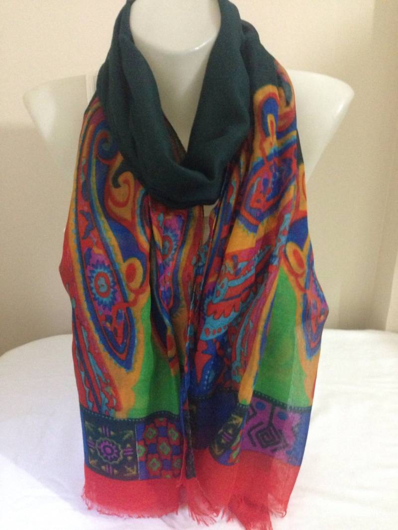Bunter Stoffschal Extra Lang, Orange, Blau & Grün von Yellowcrochet