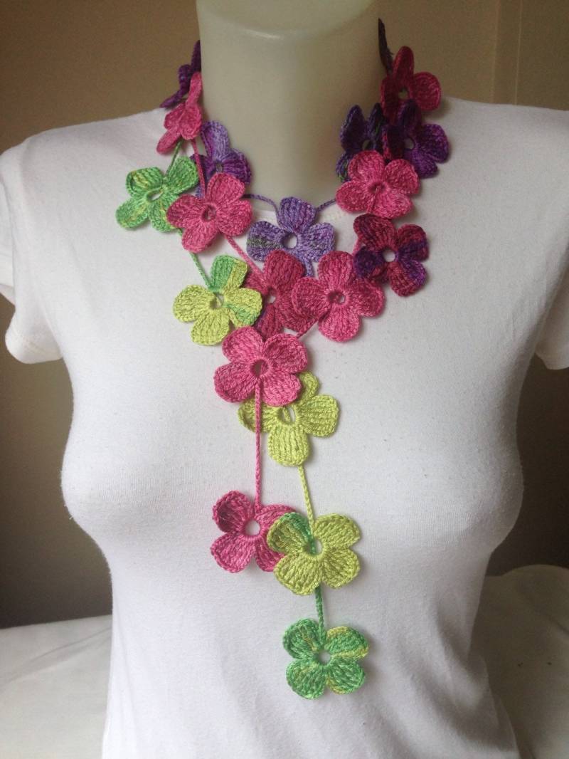 Gehäkelter Schal-Floraler Häkelschal in Verschiedenen Farboptionen, Weihnachtsgeschenk von Yellowcrochet