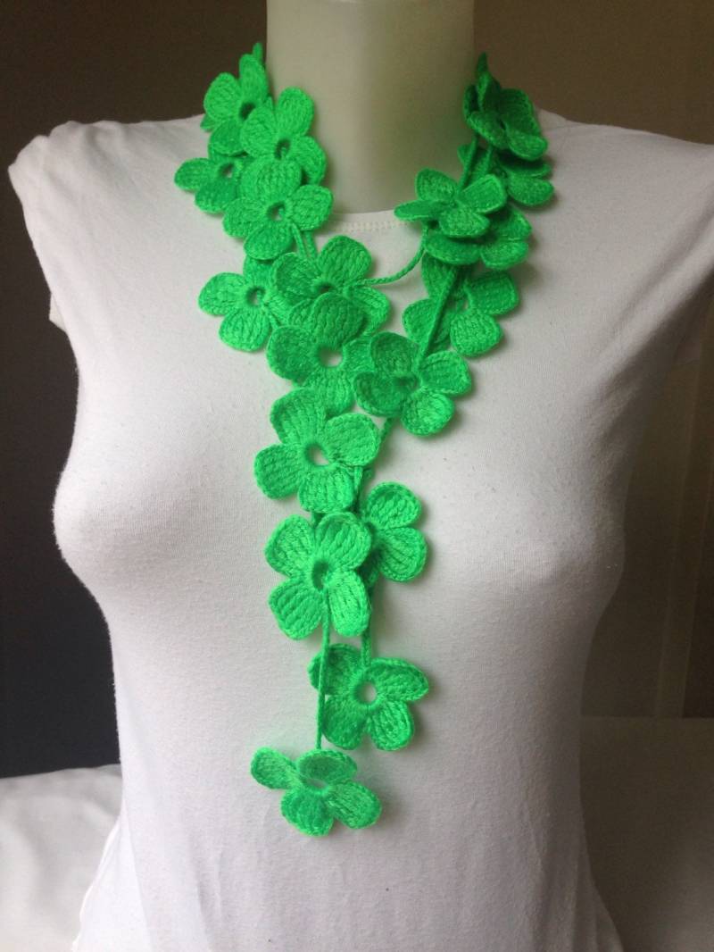 Gehäkelter Schal in Neon Farben von Yellowcrochet