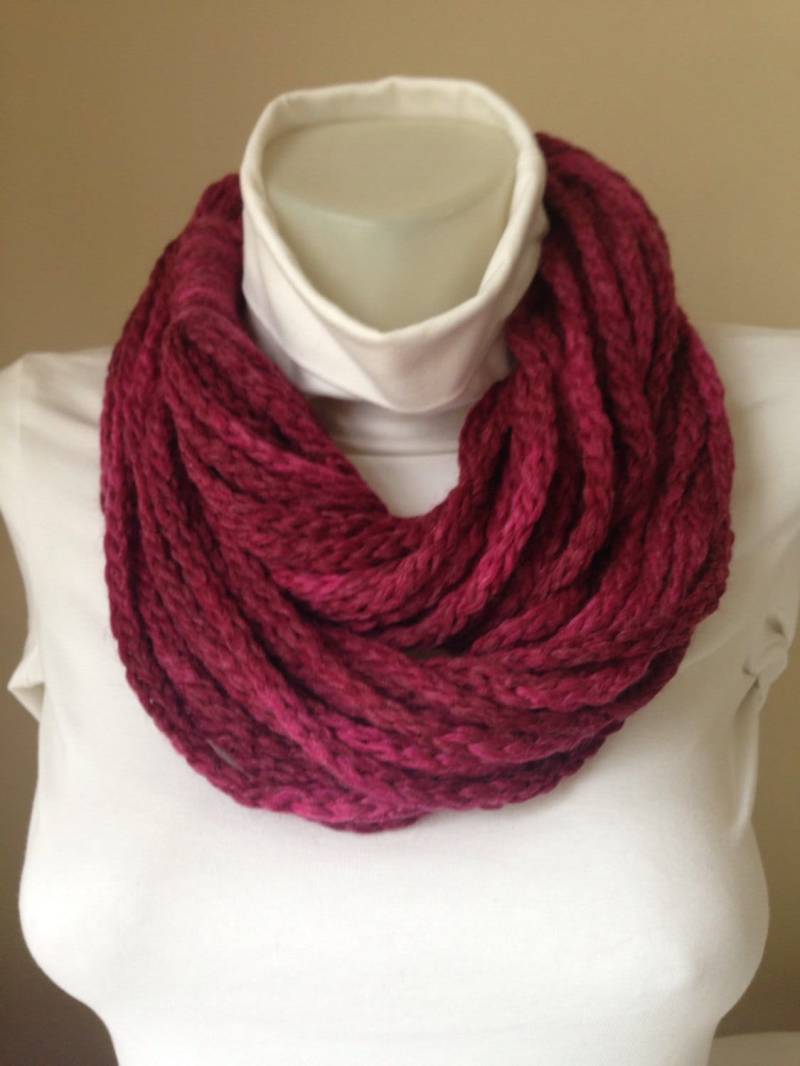 Lila Strickschal Wolle Acryl-Mischung, Winter Accessoire Lila Strickschal Wolle Acryl-Mischung, Winter Accessoire von Yellowcrochet