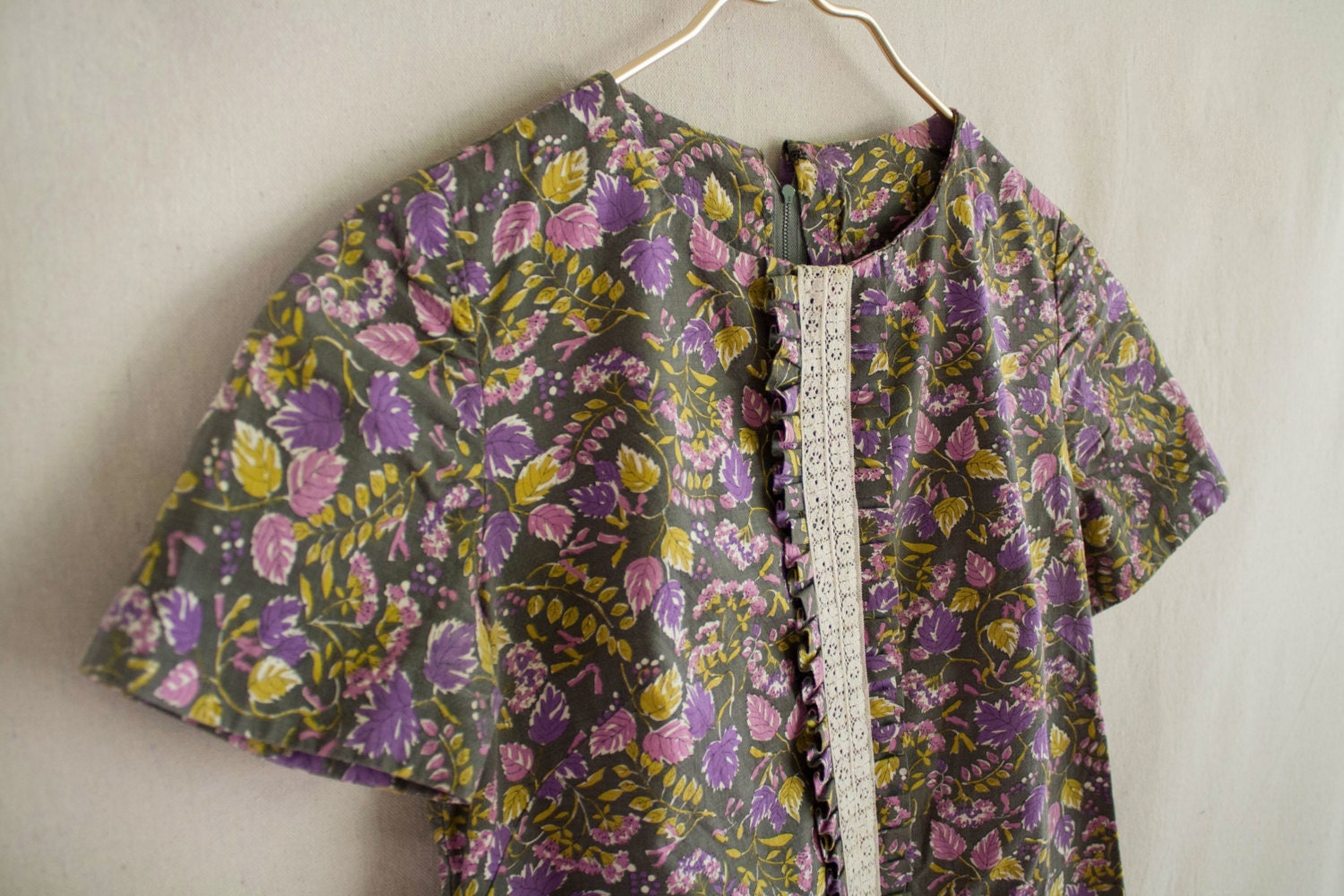 Vintage 60Er Lila Blatt Kleid Vintage 60Er Lila Blatt Kleid von YesVintageWares