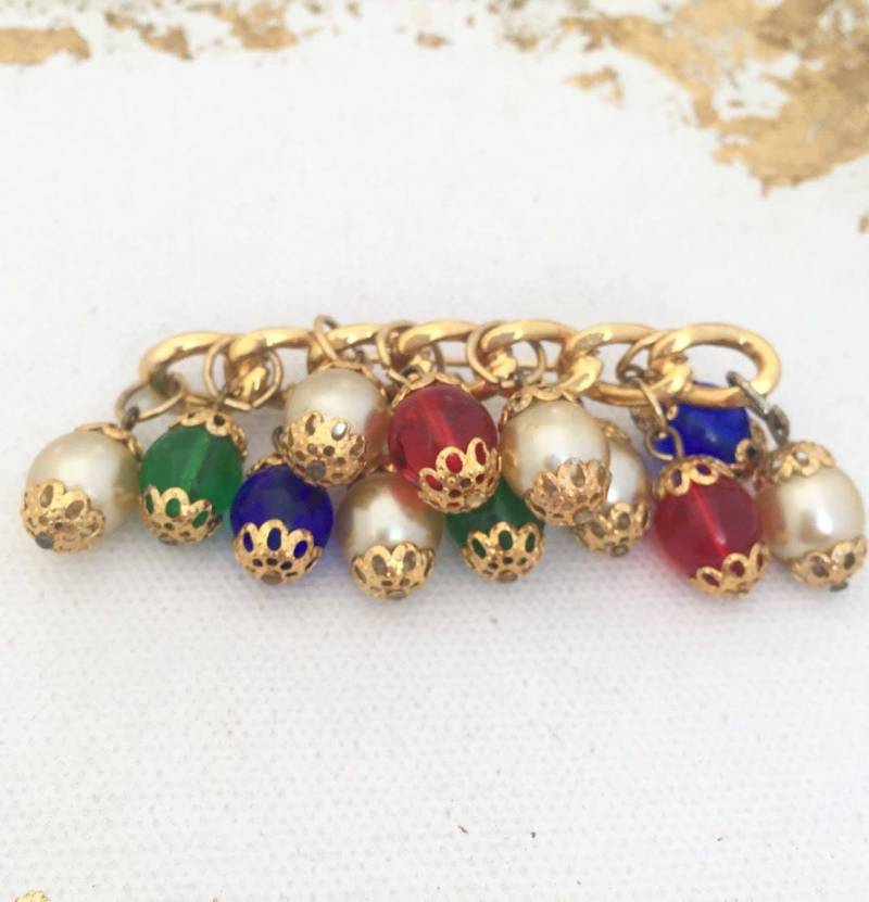 Bunte Perle Brosche Perlen Pin Vintage Gold-Ton Und Mit Juweltöne Wie Weihnachtsbeleuchtung Bunte Perle Brosche Perlen Pin Vintage Gold-Ton Und Mit Juweltöne Wie Weihnachtsbeleuchtung von YesterHere