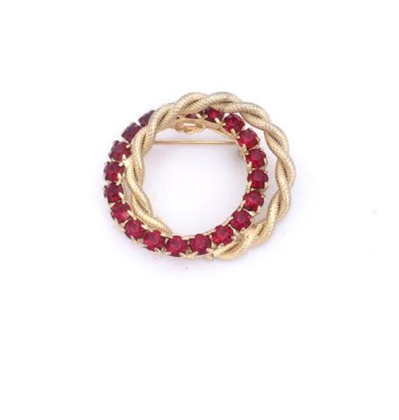Vintage Rund Rot Strass Brosche Kreisförmigen & Gold Seil Geschichtet Reifen Stift, Runde in Und Rot Diamante Hoop von YesterHere