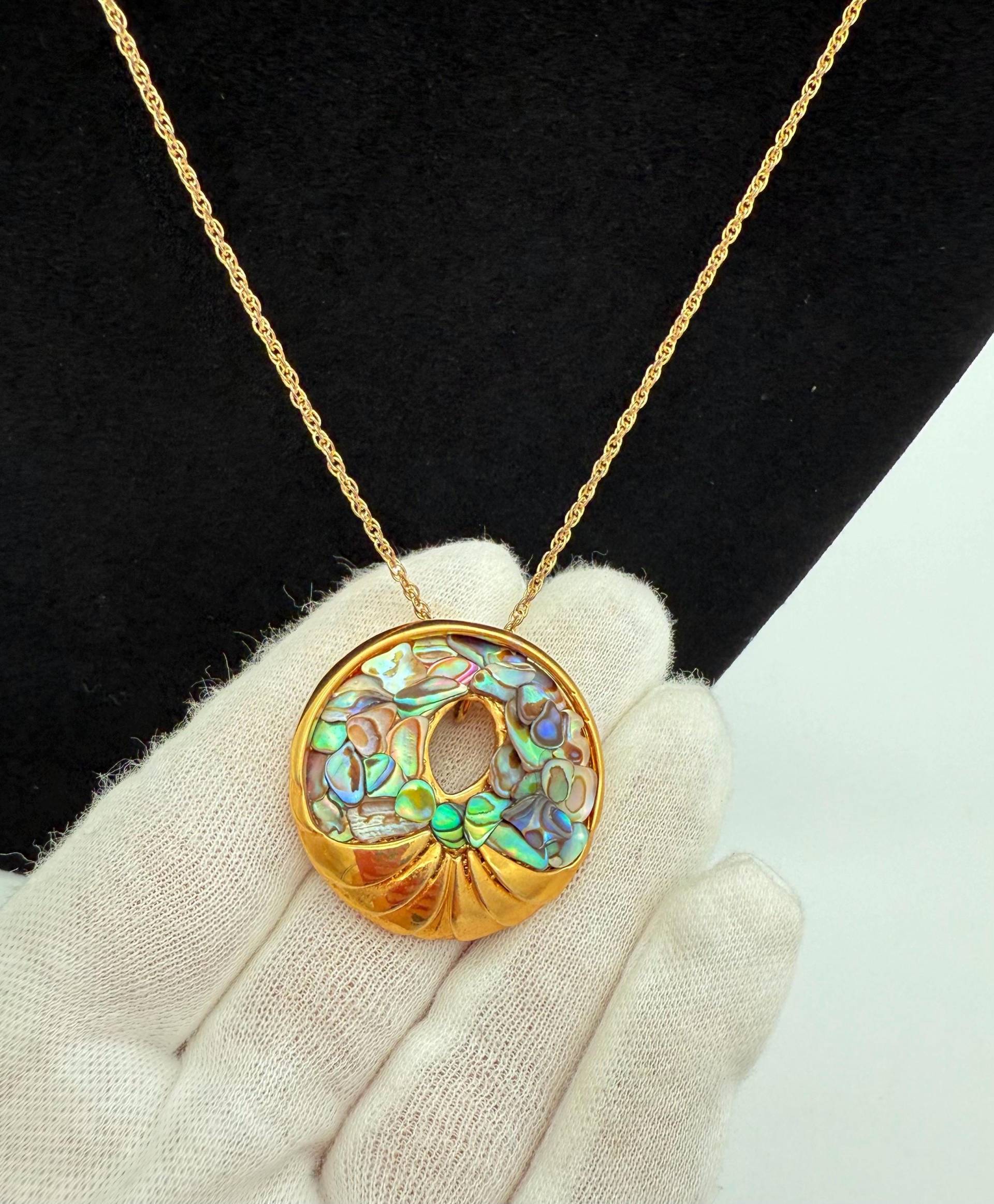 Goldfarbene Vintage Kette Mit Perlmutt Anhänger Meerjungfrau Mode Schmuck Einzigartige Halskette Im Maritimen Stil von YesterdayMeetsHome