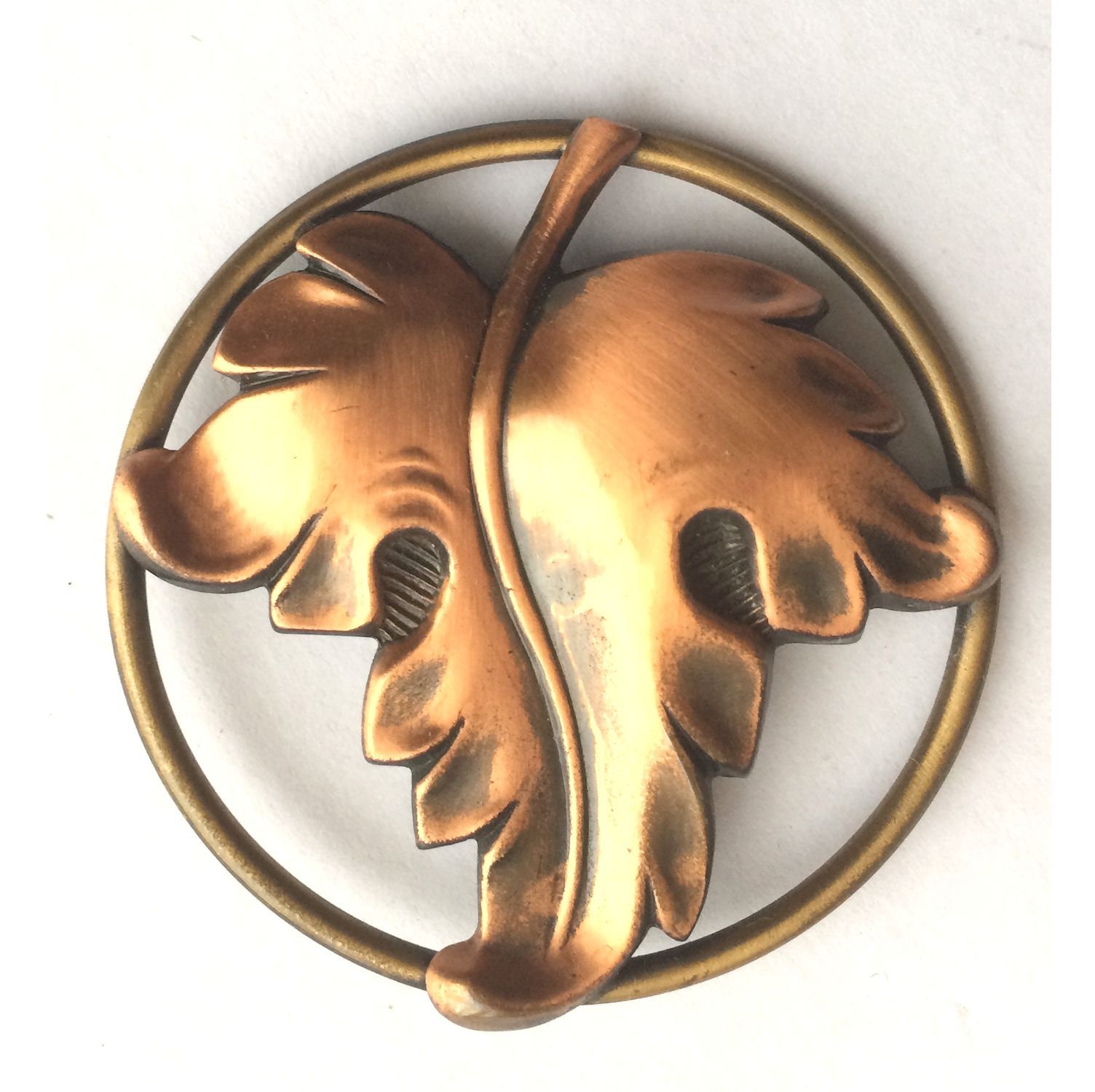 Vintage Copper Tone Leaf Brooch Vintage Copper Tone Leaf Brooch von YesterdaysJewelsShop