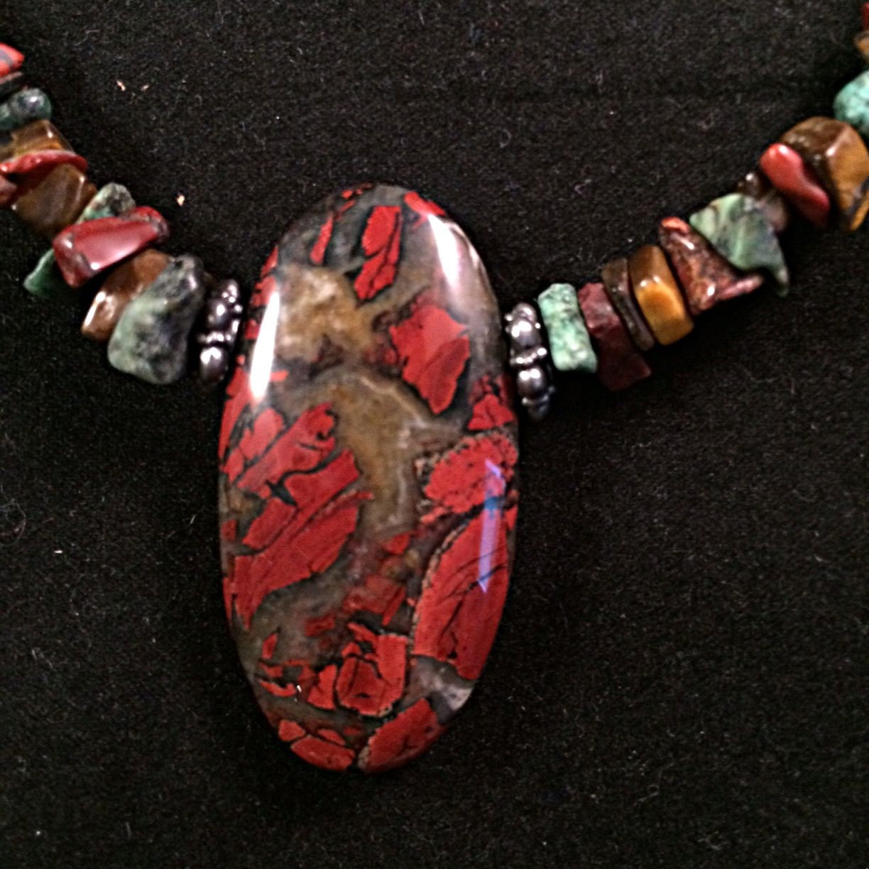 Vintage Jaspis Türkis Halskette Tigerauge Anhänger Poliert Vintage Jaspis Türkis Halskette Tigerauge Anhänger Poliert von YesterdaysJewelsShop