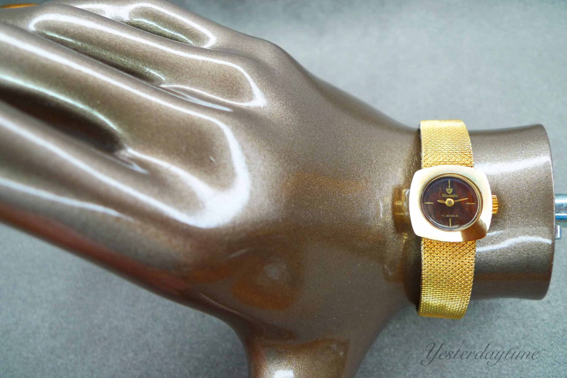 Nivada Holz Ziffernblatt Damen 1970 Armbanduhr Gelb Gold Überzogen Gehäuse & Armband Swiss Made 17 Juwel Handbuch Bewegung von Yesterdaytime