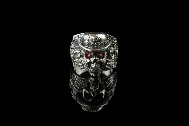 Totenkopfring Aus Sterlingsilber Für Herren - Bikerschmuck Inspiriert Vom Comanche-Häuptling Tosahwi von YetiBikersJewelry