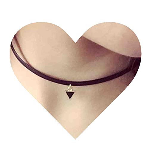 Yheakne Boho Leder Dreieck Chokerhalskette Tiny Dreieck Anhänger Halskette Schwarze Kordelhalskette Wildleder Choker Minimalistische Punk Schlüsselbeinhalskette Kettenschmuck für Frauen und Mädchen Yheakne Boho Leder Dreieck Chokerhalskette Tiny Dreieck Anhänger Halskette Schwarze Kordelhalskette Wildleder Choker Minimalistische Punk Schlüsselbeinhalskette Kettenschmuck für Frauen und Mädchen von Yheakne