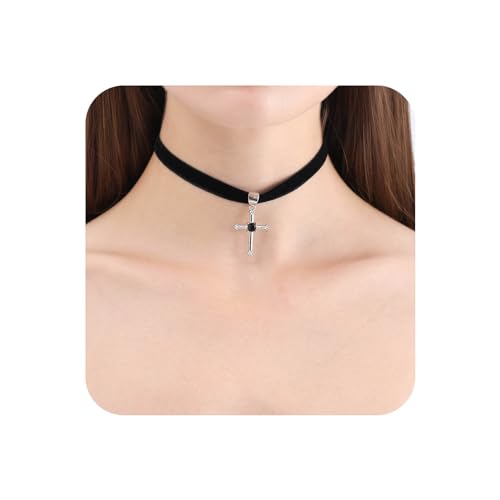 Yienate Gothic Schwarzer Samt Kreuz Halskette Choker Vintage Silber Kreuz Anhänger Halskette Aussage Kreuz Charme Wildleder Halskette Kette Glauben Kruzifix Halskette Schmuck Für Frauen Yienate Gothic Schwarzer Samt Kreuz Halskette Choker Vintage Silber Kreuz Anhänger Halskette Aussage Kreuz Charme Wildleder Halskette Kette Glauben Kruzifix Halskette Schmuck Für Frauen von Yienate