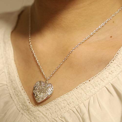 Yienate Modische Herz-Halskette mit offenem hohlen Herz-Anhänger mit Gravur, Blumen-Herz-Medaillon-Halskette, Schmuck für Frauen und Mädchen (Silber) von Yienate