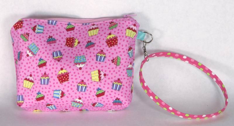 Helle Rosa Cupcakes Armband/Kleine Geldbörse Handtasche Oder Kosmetiktasche von YobabsShop