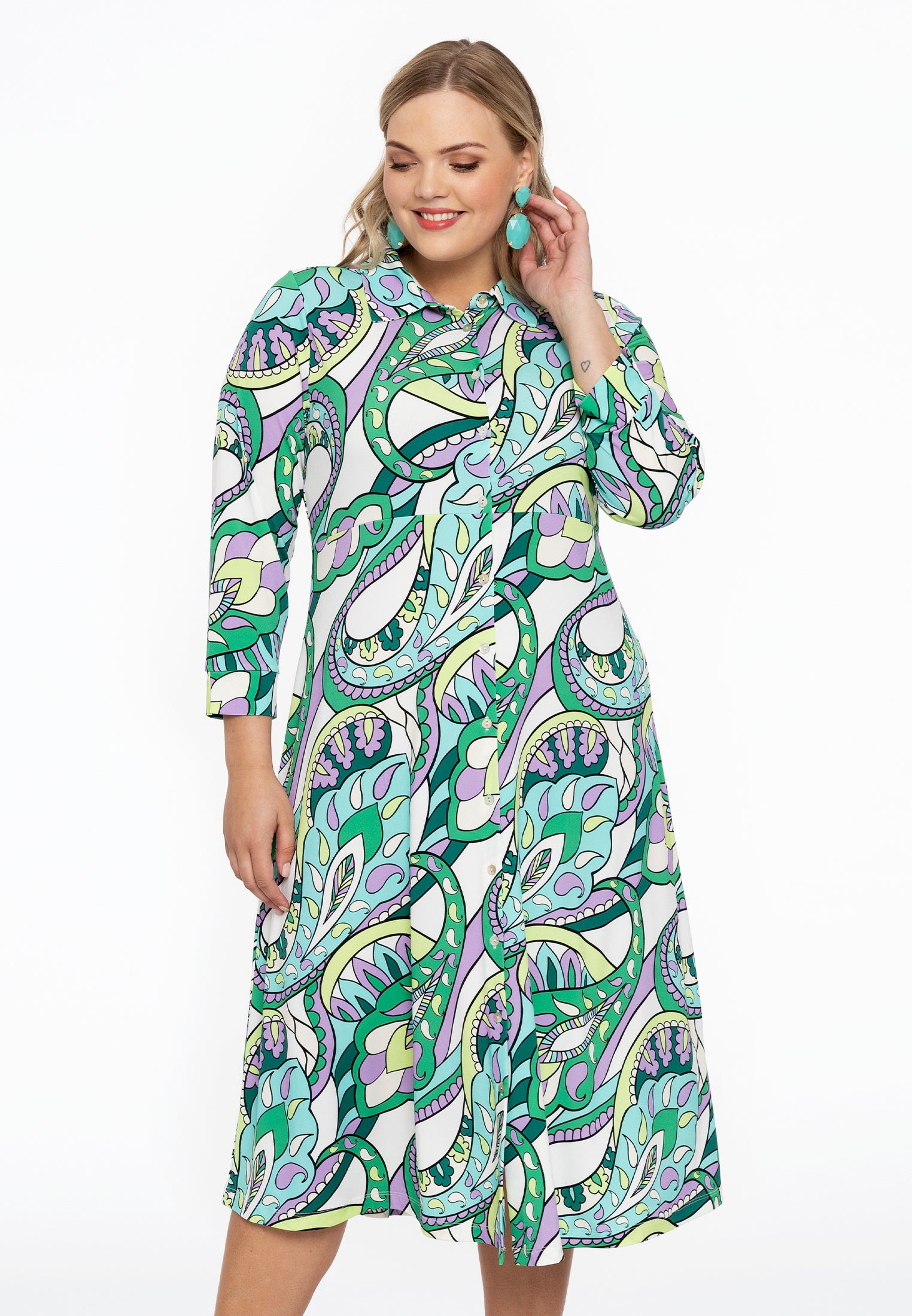 Kleid mit Knöpfen von Yoek