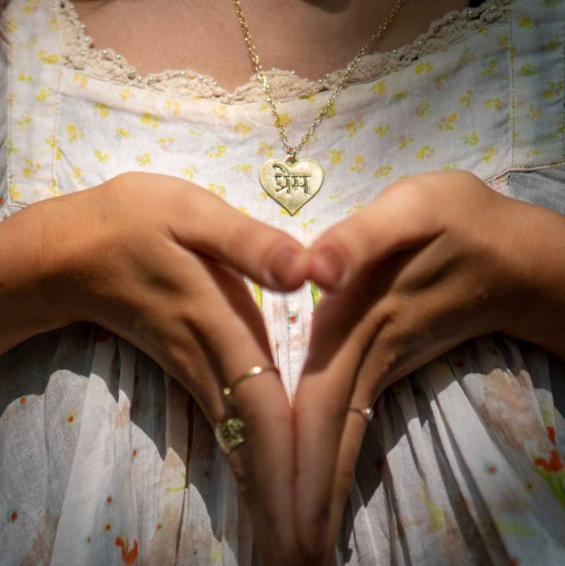 Liebe Sanskrit Halskette, Bedingungslose Anhänger, Mantra Bhakti Yoga Geschenk, Gravur Liebe Sanskrit Halskette, Bedingungslose Anhänger, Mantra Bhakti Yoga Geschenk, Gravur von YogAimSacredJewelry