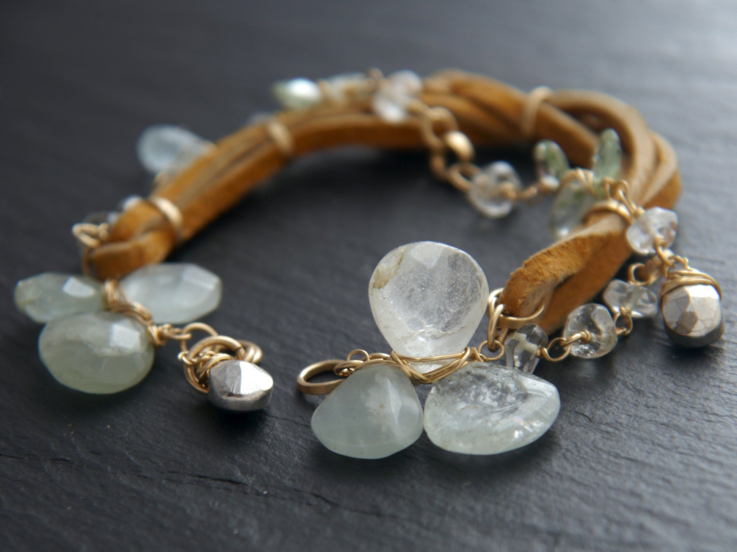 Aquamarine Layered Multi Strand Edelstein Perlen Leder Armband Briolette März Birthstone von YogaChickJewelry