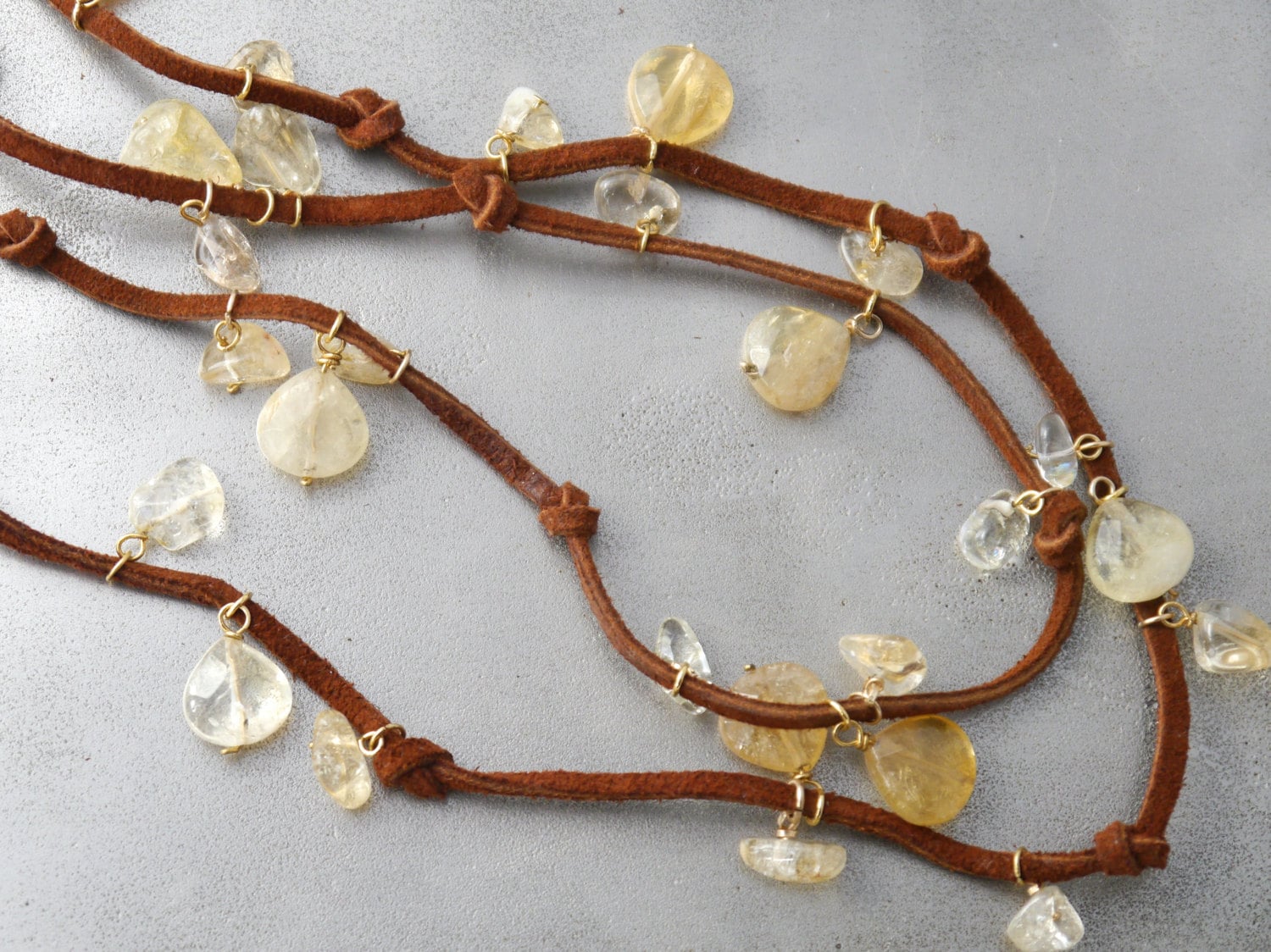 Citrin Lederband Edelstein Briolette Tan Wildleder Halskette 14K Gold Gefüllt von YogaChickJewelry