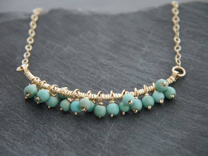 Edelstein Aqua Teal Magnesit Row Bar Halskette 14K Gold Filled Wire Wrapped Franse Einfach Zart Edelstein Aqua Teal Magnesit Row Bar Halskette 14K Gold Filled Wire Wrapped Franse Einfach Zart von YogaChickJewelry
