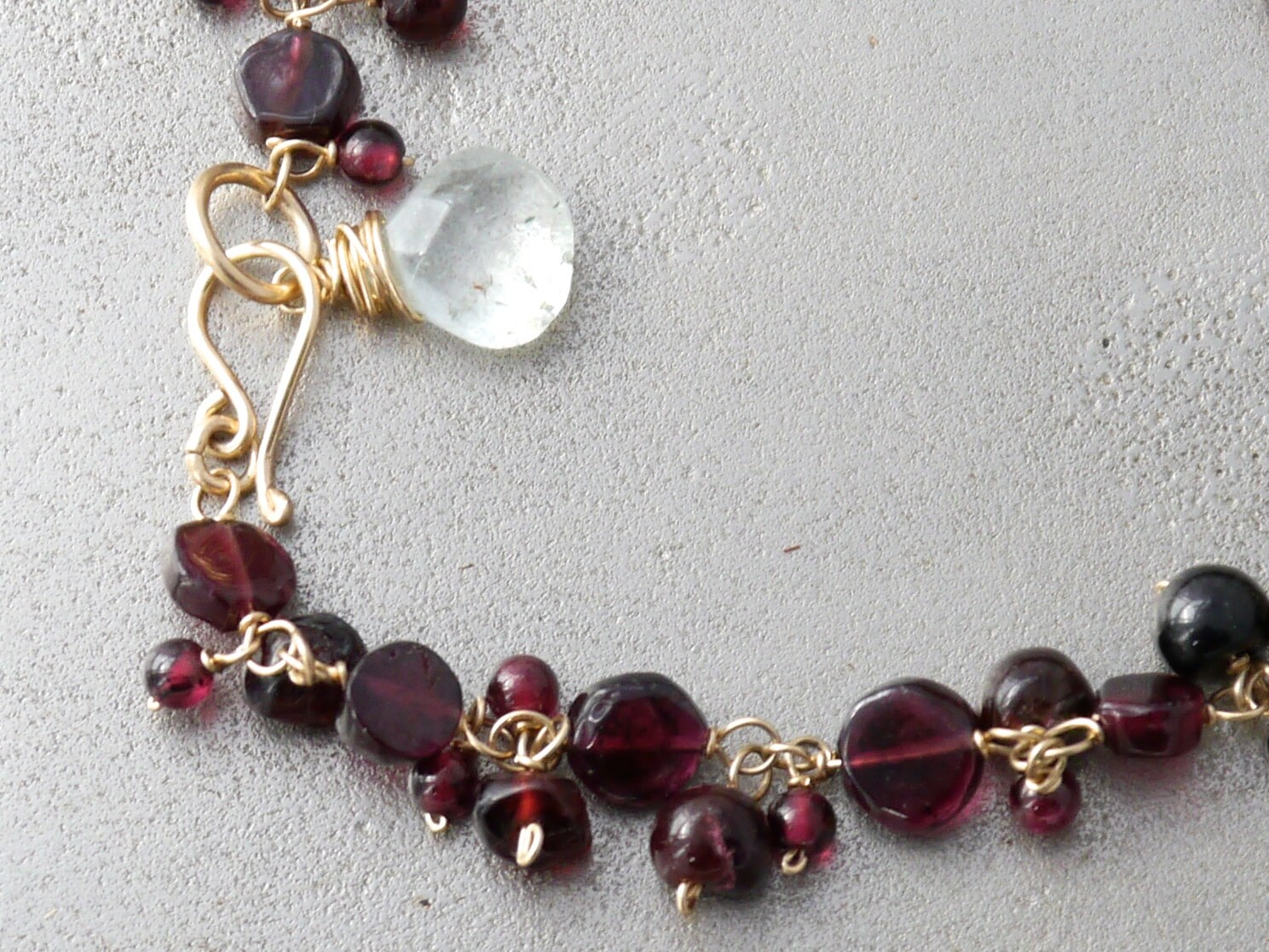 Granat Aquamarin 14K Gold Filled Edelstein Perlen Armband Januar Birthstone von YogaChickJewelry