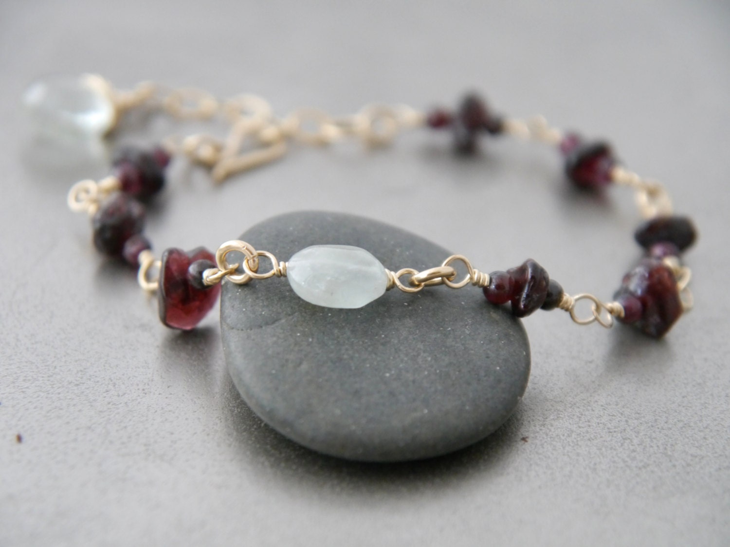 Granat Aquamarin 14K Gold Filled Edelstein Perlen Rosenkranz Armband von YogaChickJewelry