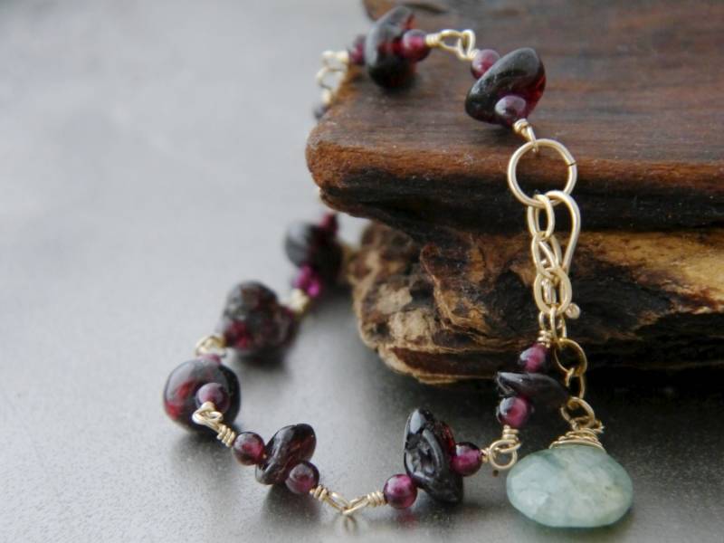 Granat Aquamarin 14K Gold Filled Stapeln Schichtung Rosenkranz Kette Edelstein Perlen Armband Januar März Birthstone von YogaChickJewelry