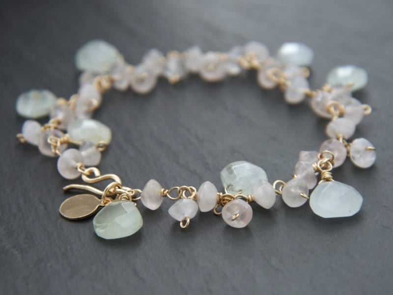 Rose Knospe Aquamarine 14K Gold Gefülltes Rosa Rosenquarz Blumen Edelstein Perlen Armband März Birthstone Januar Rose Knospe Aquamarine 14K Gold Gefülltes Rosa Rosenquarz Blumen Edelstein Perlen Armband März Birthstone Januar von YogaChickJewelry