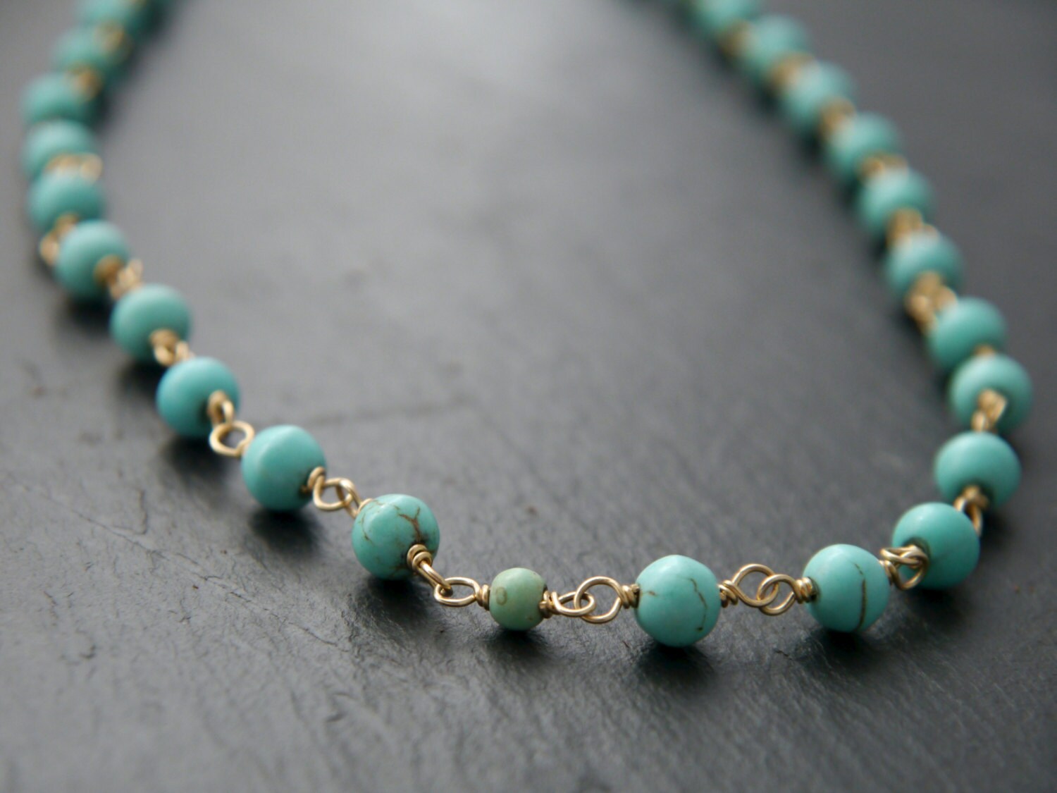 Türkis Magnesit Lange Perlen Rosenkranz Halskette 14K Gold Gefüllt Lang Und Geschichtet von YogaChickJewelry