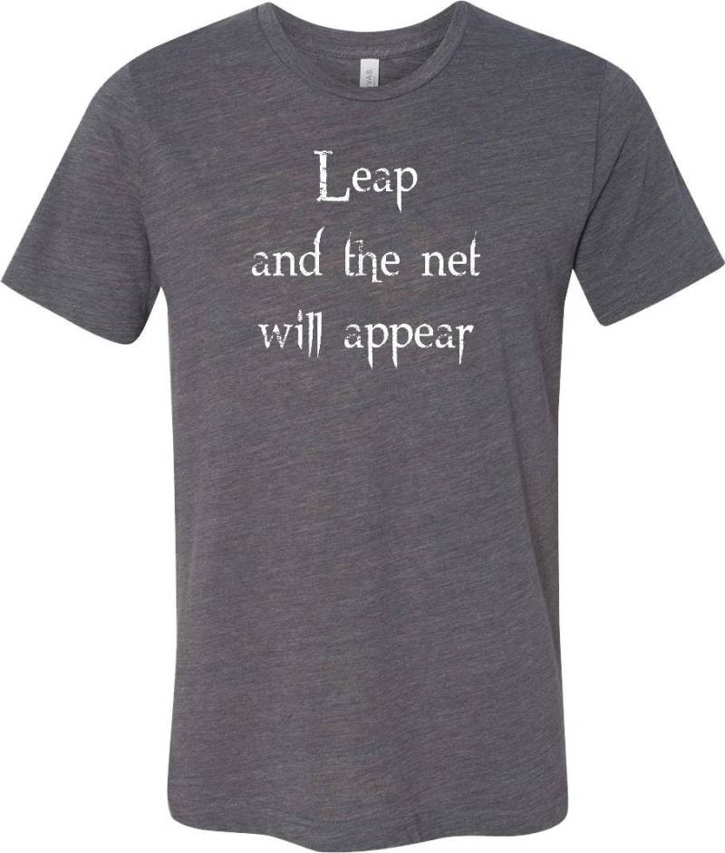 Leap Und Das Netz Erscheint Burnout Yoga T-Shirt = Leap-3650 von YogaClothingForYou