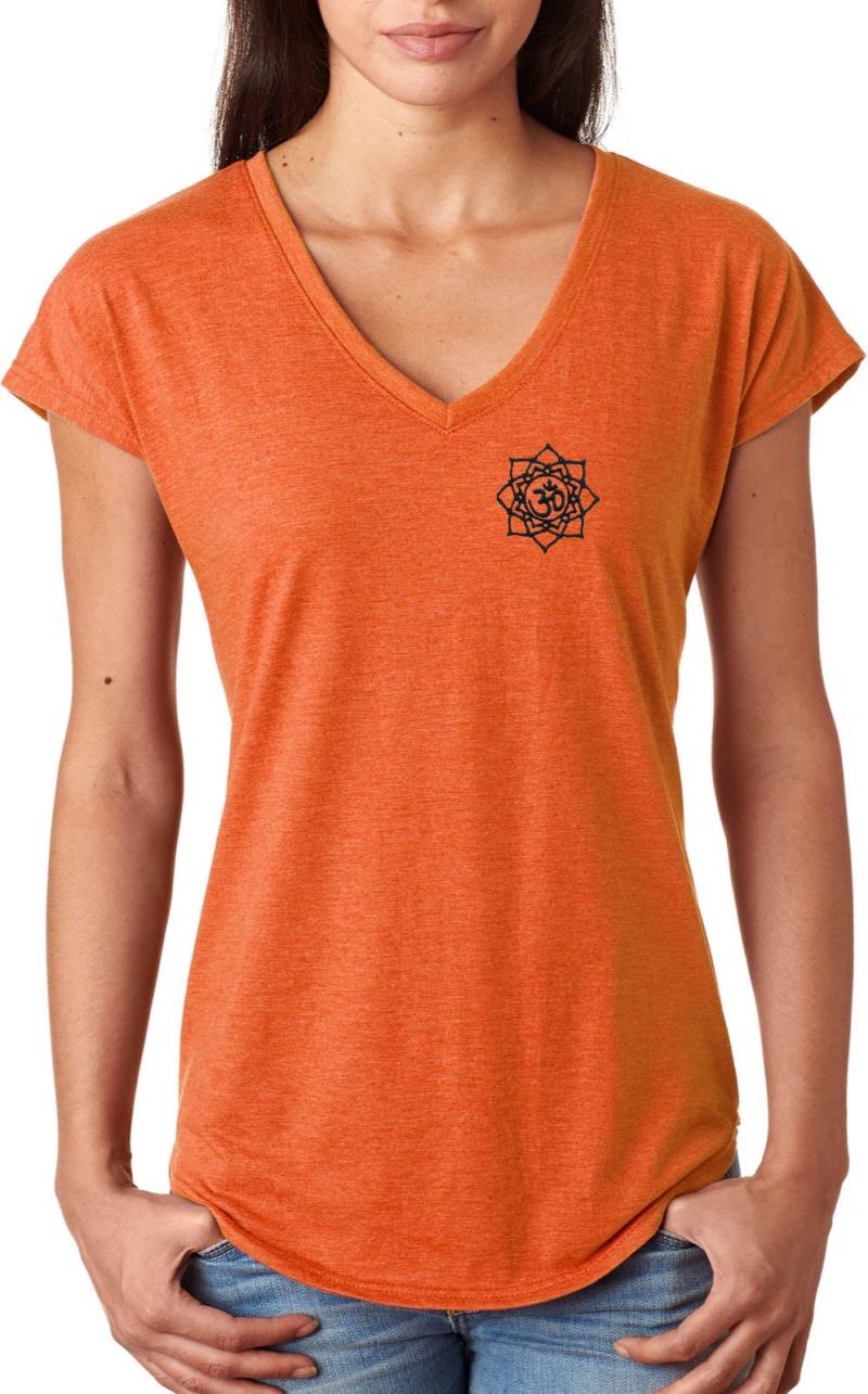 Lotus Om Aufgesetzte Tasche Print Damen Yoga Tri-Blend V-Neck T-Shirt Schwarz = Blacklotus-Pp-6750Vl von YogaClothingForYou