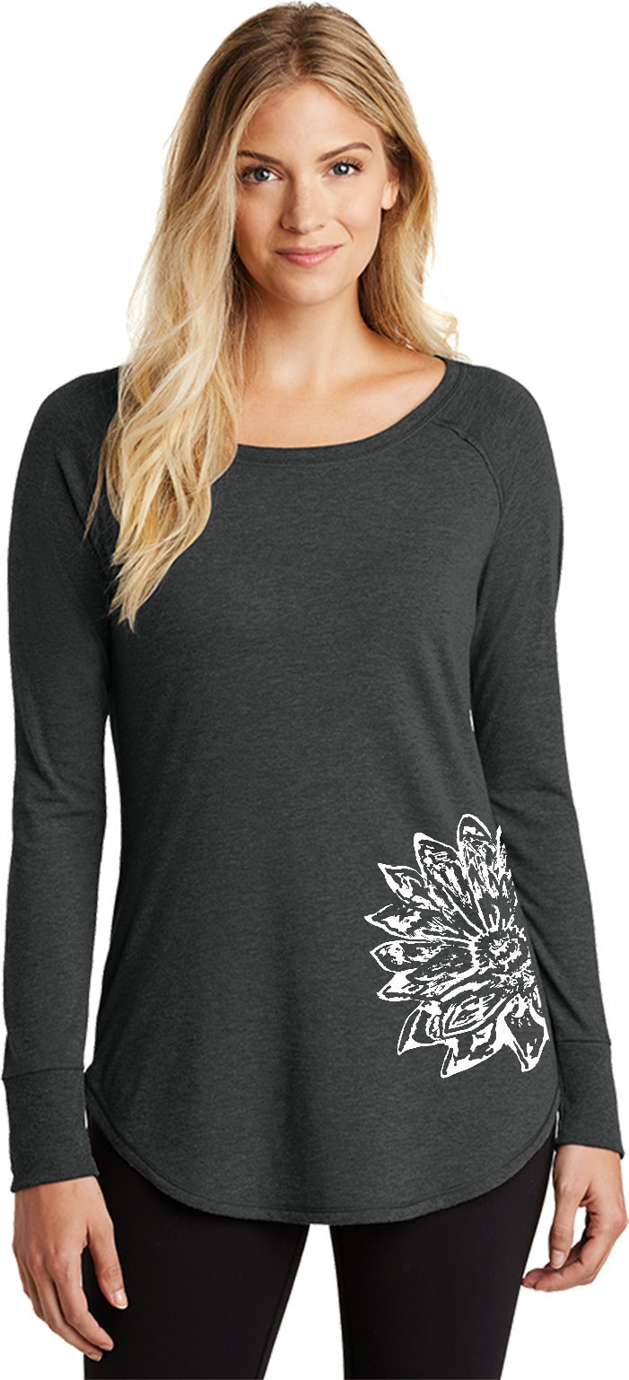 Sketch Lotus Side Print Damen Yoga Tri Blend Long Sleeve = Sketch-Dt132L von YogaClothingForYou