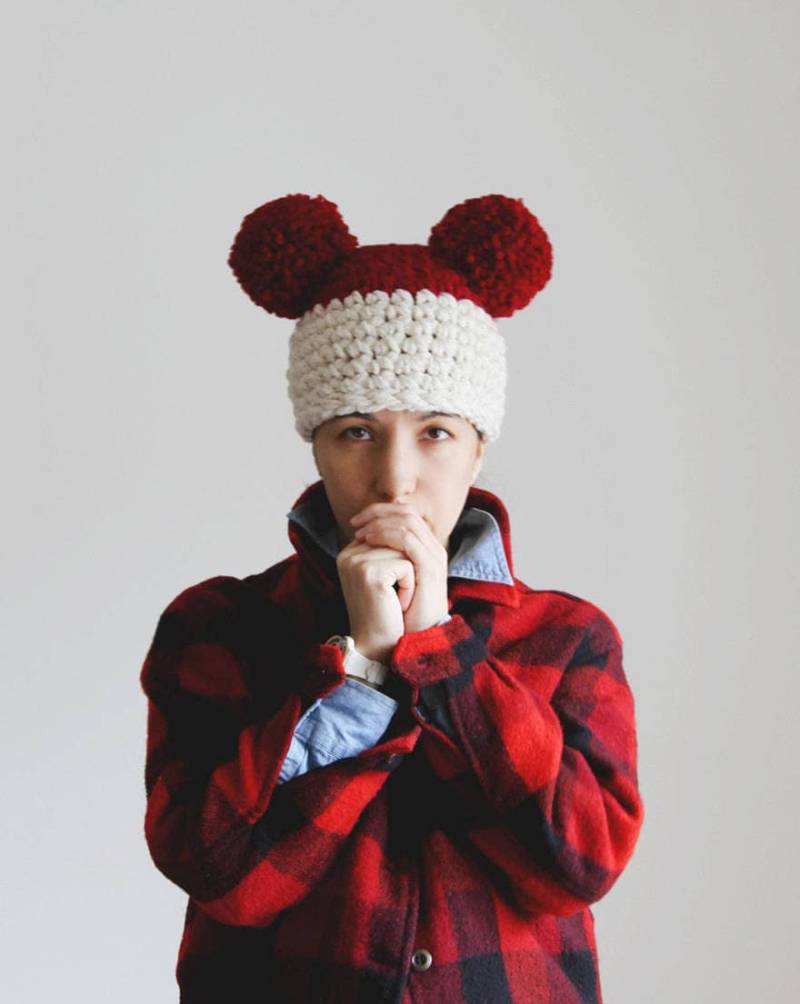 Der Doppelt Getauchte Hut in Cranberry Jubilee & Buttercreme Frosting von Yokoo