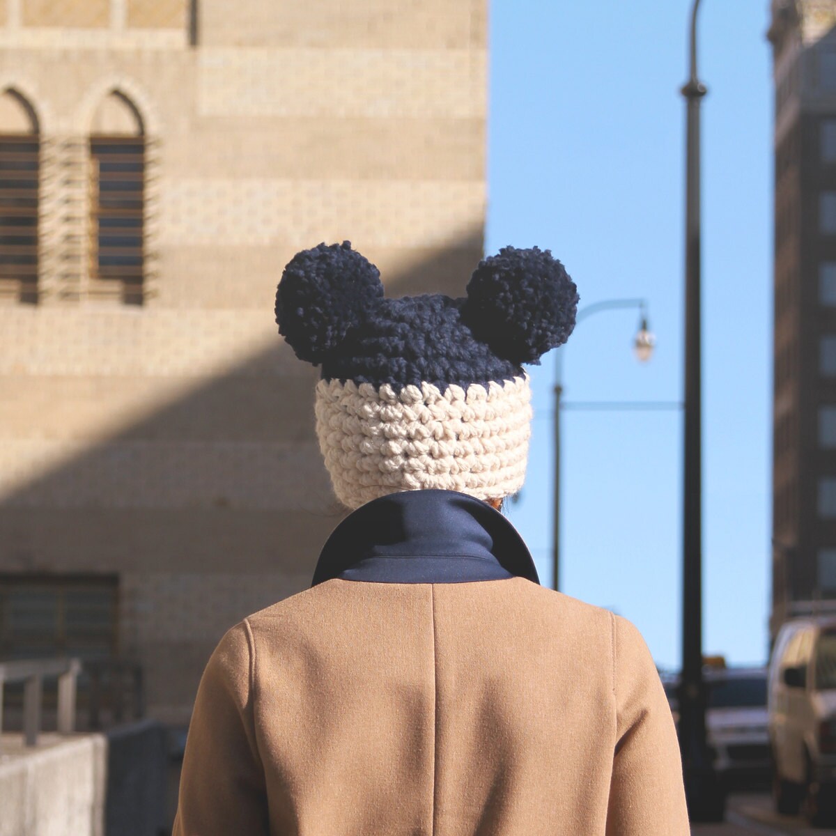 The Double Dipped Hat in Warmem Blaubeerkuchen & Buttercreme Zuckerguss von Yokoo