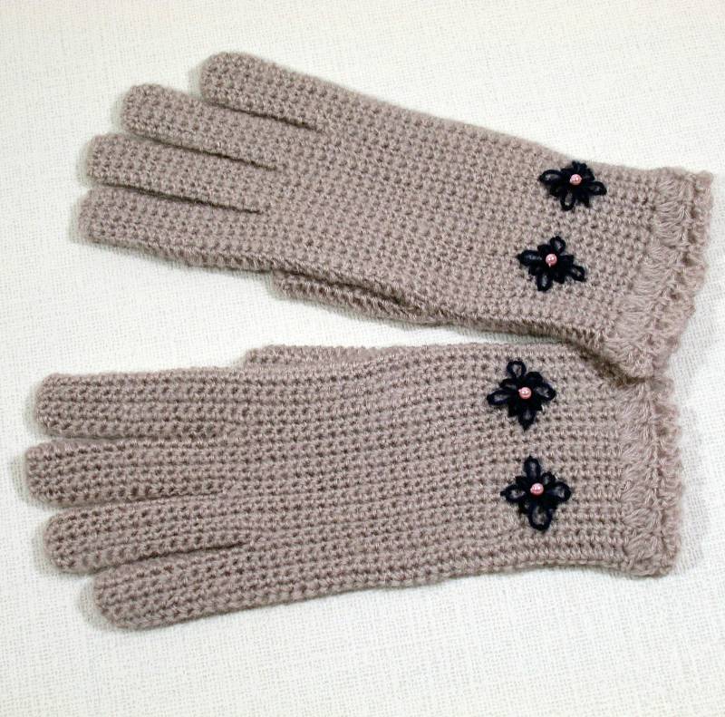 Graue Winterhandschuhe Für Damen Mit Kleinen Blumen, Gehäkelte Damenhandschuhe, Versandfertig von YoliaKnittings