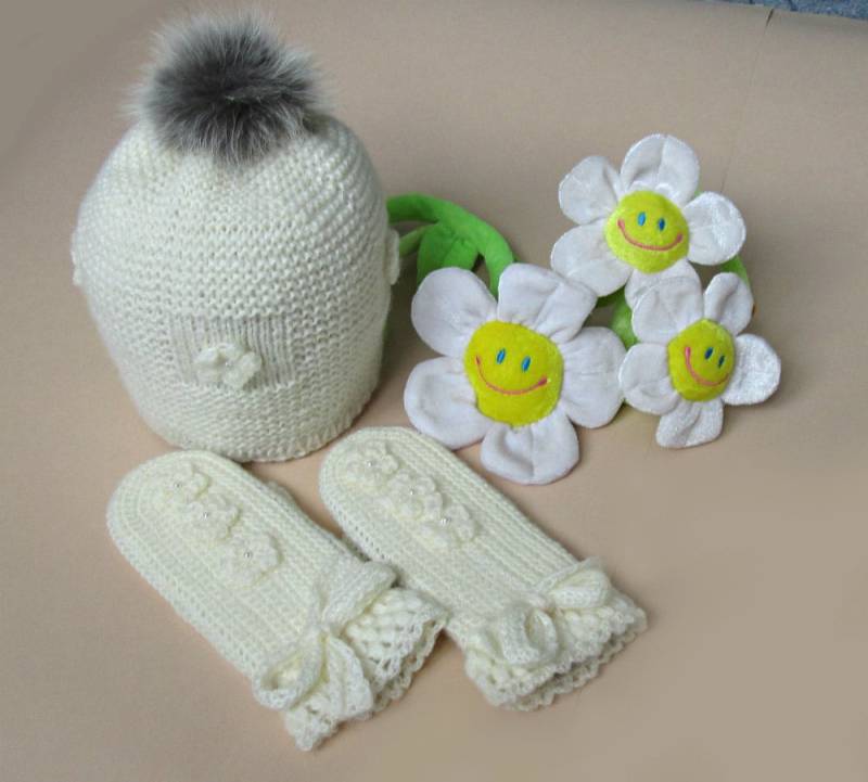 Weiße Mädchen Gestrickte Hut Und Handschuhe Weiße Set von YoliaKnittings