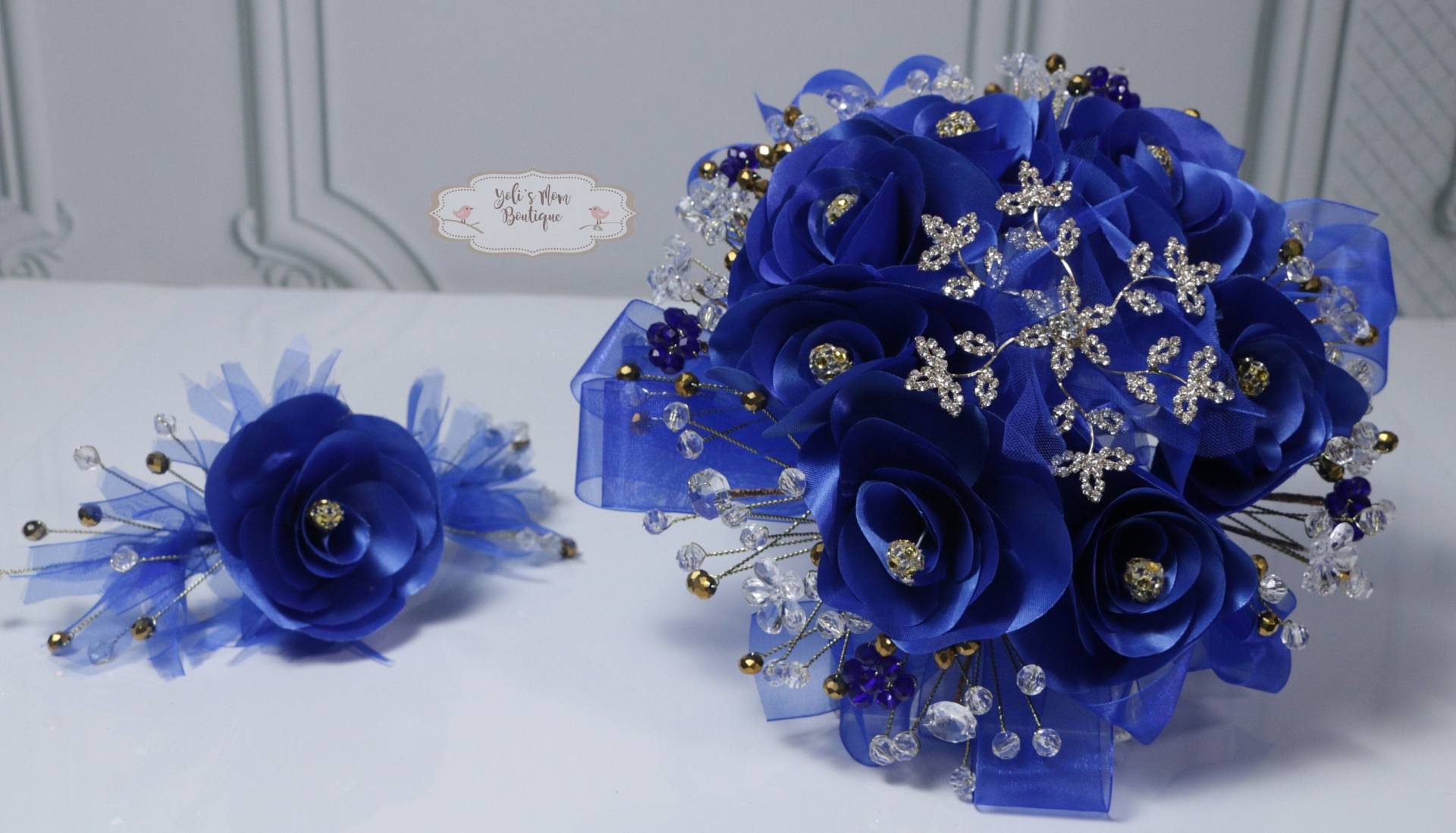 Kostenloser Versand Handgefertigter Königsblauer Hochzeitsstrauß, Quinceanera-strauß Und Broschen Für Bräute Oder Quinceaneras, Blumenstrauß Kostenloser Versand Handgefertigter Königsblauer Hochzeitsstrauß, Quinceanera-strauß Und Broschen Für Bräute Oder Quinceaneras, Blumenstrauß von YolisMomBoutique