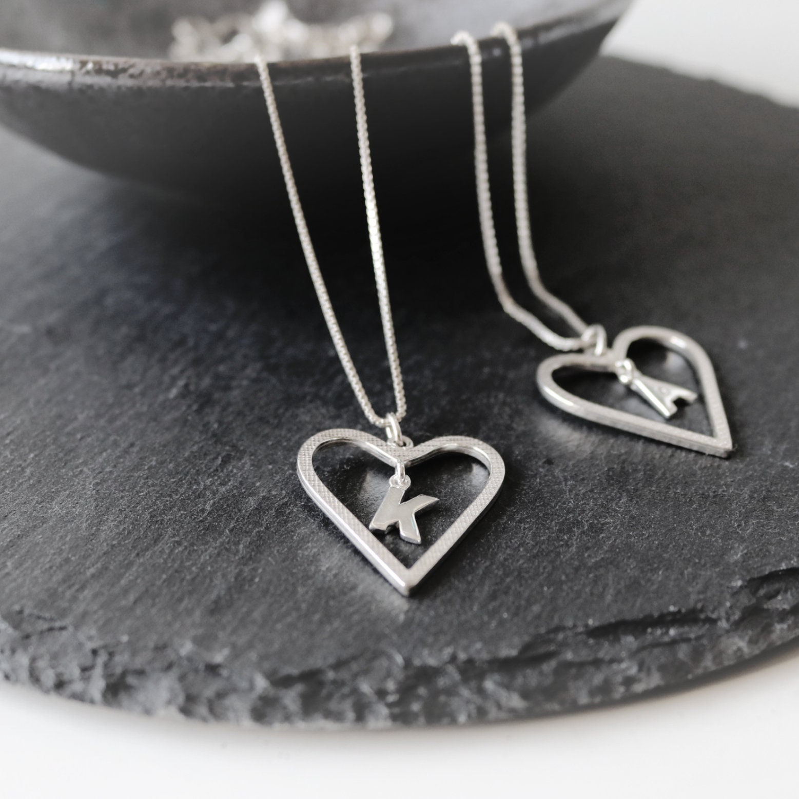 Personalisierte Sterling Silberherzkette | Herzkette Love Heart Halskette Geschenke Für Sie Frühlingsgeschenke Made in Uk Personalisierte Sterling Silberherzkette | Herzkette Love Heart Halskette Geschenke Für Sie Frühlingsgeschenke Made in Uk von YomJewellery