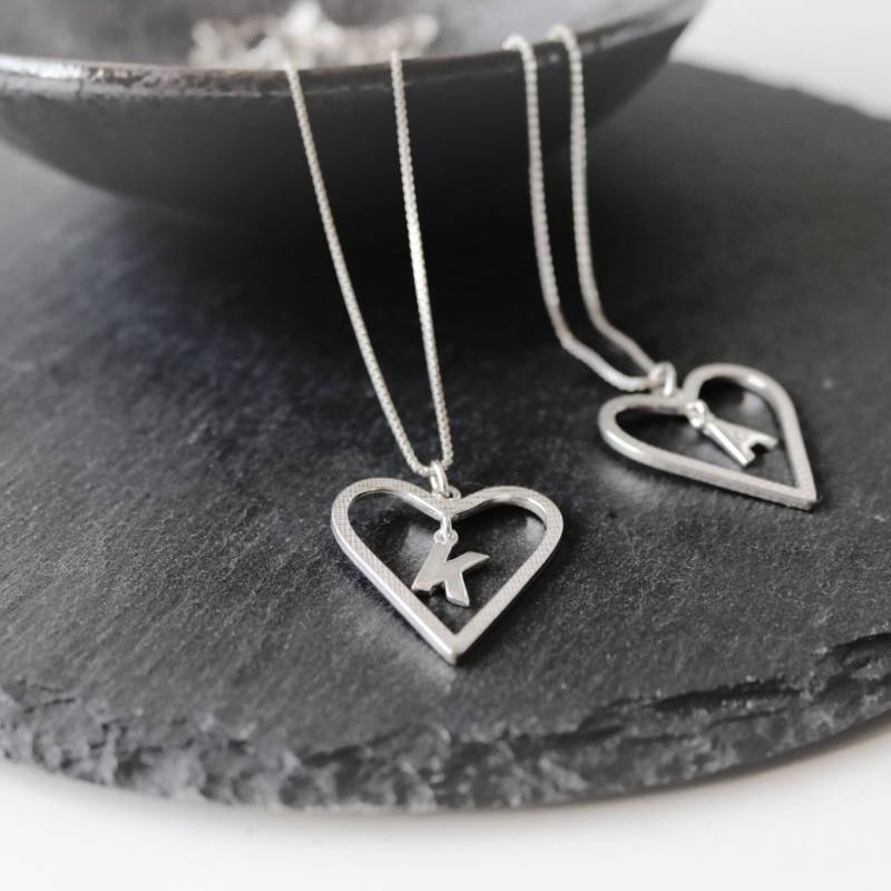 Personalisierte Sterling Silberherzkette | Herzkette Love Heart Halskette Geschenke Für Sie Frühlingsgeschenke Made in Uk Personalisierte Sterling Silberherzkette | Herzkette Love Heart Halskette Geschenke Für Sie Frühlingsgeschenke Made in Uk von YomJewellery