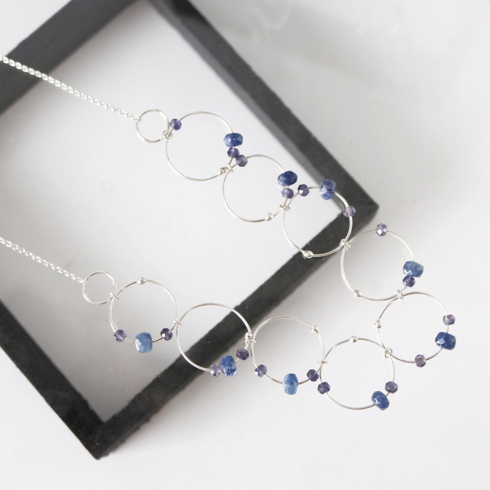 Saphir Pendant Halskette | Moderne Silberkette Kettenkette Handgemachte Silberanhänger Saphir Pendant Halskette | Moderne Silberkette Kettenkette Handgemachte Silberanhänger von YomJewellery