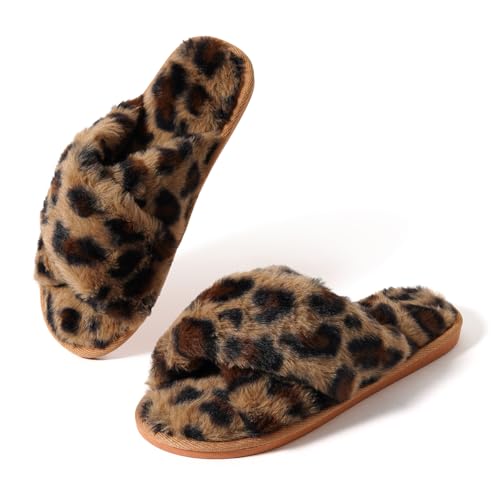 Yonge & Finch Damen-Hausschuhe mit Kreuzband, gemütlich, flauschig, Memory-Schaum, für drinnen und draußen, offene Zehen, alle Jahreszeiten, Leopard, 11-12 Yonge & Finch Damen-Hausschuhe mit Kreuzband, gemütlich, flauschig, Memory-Schaum, für drinnen und draußen, offene Zehen, alle Jahreszeiten, Leopard, 11-12 von Yonge & Finch