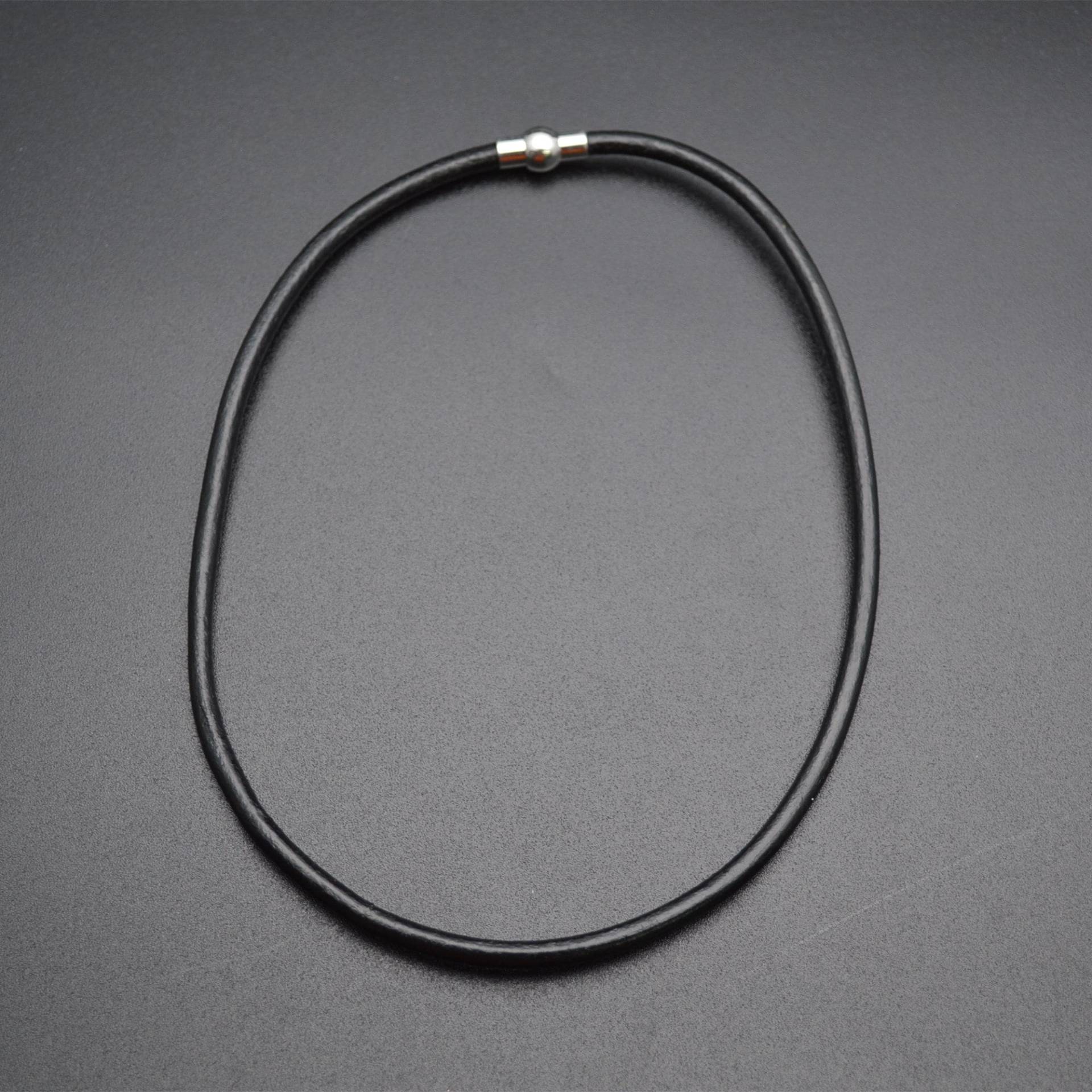 10 Stück 5mm Schwarz Runde Lederband Edelstahl Magnetverschluss 18 "Länge Halskette Ketten Schmuck Zubehör 10 Stück 5mm Schwarz Runde Lederband Edelstahl Magnetverschluss 18 "Länge Halskette Ketten Schmuck Zubehör von YongyangBeads