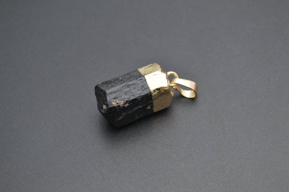 1Pc Glatte Natürliche Schwarze Turmalin Nugget Zylinder Edelstein Anhänger Vergoldung Schmuck 1Pc Glatte Natürliche Schwarze Turmalin Nugget Zylinder Edelstein Anhänger Vergoldung Schmuck von YongyangBeads